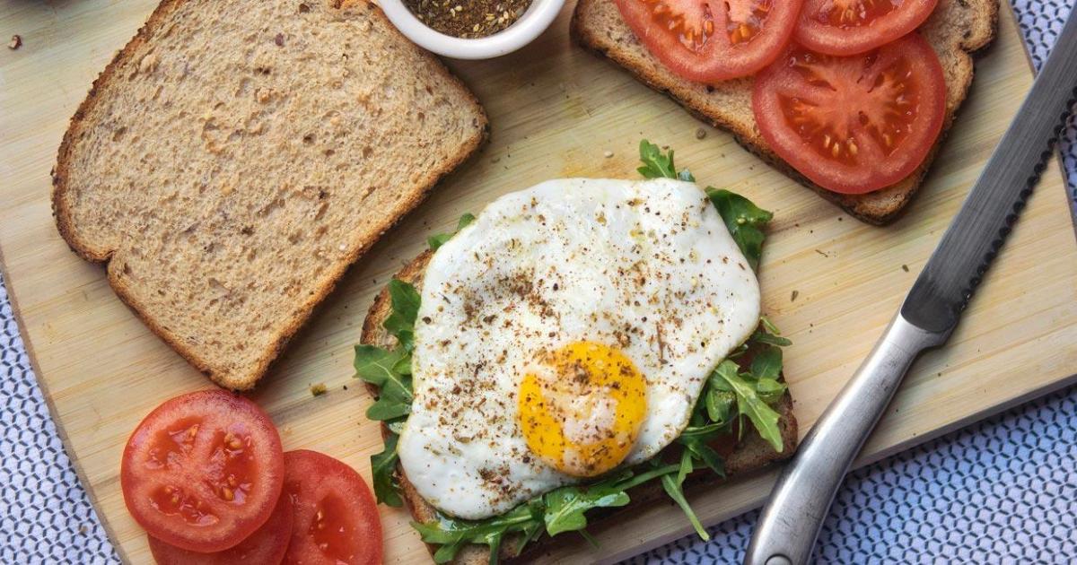 Oroweat® Premium Breads Fried Egg with Tomato, Spinach and Za’atar Spice